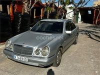 Usado Mercedes E300 Elegance 177 CV (130 kW) 1998 Gris / plata Berlina