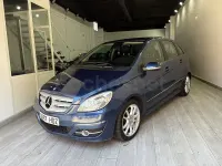 Usado Mercedes B180 109 CV (80 kW) 2011 Azul Utilitario