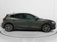 Usado Ford Focus ST-Line 125 CV (91 kW) 2022 Gris Utilitario