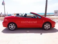 Usado Peugeot 307 CC 110 CV (80 kW) 2007 Rojo Descapotable