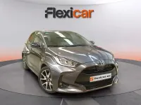 Usado Toyota Yaris Hybrid Active 116 CV (85 kW) 2022 Gris Berlina
