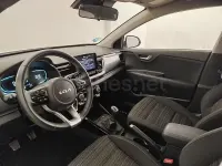 Usado Kia Stonic 100 CV (73 kW) 2025 Blanco SUV