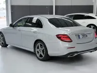 Usado Mercedes E220 194 CV (142 kW) 2019 Gris / plata Berlina