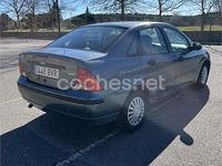 Usado Ford Focus Ambiente 90 CV (66 kW) 2002 Verde Berlina