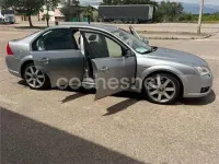 Usado Ford Mondeo Sport 155 CV (114 kW) 2004 Gris / plata Berlina