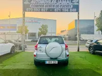 Usado Toyota RAV4 Executive 136 CV (100 kW) 2006 Gris / plata SUV