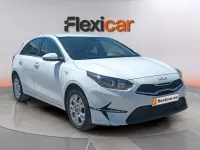 Usado Kia Ceed 136 CV (100 kW) 2023 Blanco Utilitario