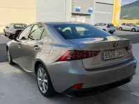 Usado Lexus IS300h Executive Line 223 CV (164 kW) 2017 Gris / plata Berlina