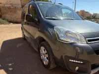 Usado Citroën Berlingo Feel 120 CV (88 kW) 2015 Gris Monovolumen