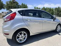 Usado Ford Fiesta Trend 85 CV (62 kW) 2017 Gris / plata Utilitario