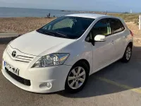 Usado Toyota Auris Live 90 CV (66 kW) 2012 Blanco Utilitario