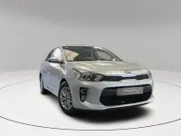 Usado Kia Rio 84 CV (61 kW) 2018 Gris / plata Berlina