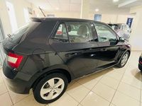 Usado Skoda Fabia Ambition 75 CV (55 kW) 2016 Negro