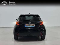 Usado Toyota Yaris Hybrid Style 116 CV (85 kW) 2022 Monovolumen