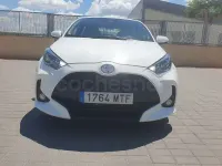 Usado Toyota Yaris Hybrid Active 116 CV (85 kW) 2024 Blanco Berlina