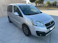 Usado Peugeot Partner Tepee Active 100 CV (73 kW) 2016 Gris / plata Monovolumen