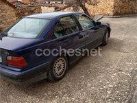 Usado BMW 318 90 CV (66 kW) 1996 Azul Berlina