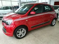Usado Renault Twingo SE 70 CV (51 kW) 2016 Rojo Utilitario