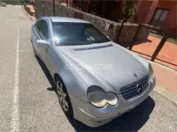 Usado Mercedes C220 143 CV (105 kW) 2003 Gris / plata Berlina