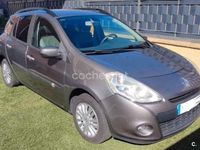 Usado Renault Clio GrandTour Authentique 68 CV (50 kW) 2011 Gris / plata Familiar