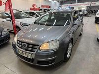 Usado VW Jetta Advance 105 CV (77 kW) 2006 Plateado Utilitario