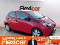 Usado Toyota Aygo X-play 72 CV (52 kW) 2022 Rojo