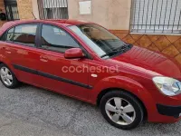 Usado Kia Rio EX 110 CV (80 kW) 2007 Rojo Berlina