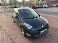 Usado Renault Scenic E-Tech Dynamique 131 CV (96 kW) 2010 Marrón Monovolumen