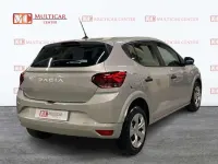Usado Dacia Sandero Essentiel 91 CV (66 kW) 2024 Plateado Berlina