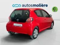 Usado Toyota Aygo City 68 CV (50 kW) 2014 Rojo Utilitario