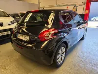 Usado Peugeot 208 Active 68 CV (50 kW) 2012 Negro Utilitario