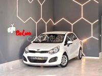 Usado Kia Rio 85 CV (62 kW) 2013 Blanco Berlina