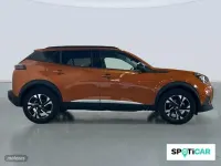 Usado Peugeot 2008 Allure 130 CV (95 kW) 2022 Naranja SUV