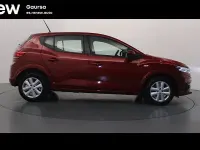 Usado Dacia Sandero Comfort 101 HP (74 kW) 2022 Vermelho Sedan