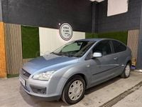 Usado Ford Focus Trend 90 CV (66 kW) 2007 Gris / plata Berlina