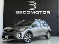 Usado Kia Stonic 84 CV (61 kW) 2023 Gris / plata SUV