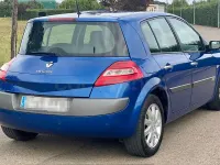 Usado Renault Mégane Dynamique 85 CV (62 kW) 2006 Azul Berlina
