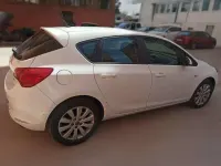 Begagnad Opel Astra Selective 110 HK (80 kW) 2012 Vit Halvkombi
