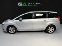 Usado Peugeot 5008 Active 120 CV (88 kW) 2012 Gris / plata Monovolumen