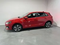 Nuevo Hyundai i30 101 CV (74 kW) 2025 Rojo Familiar