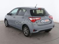 Usado Toyota Yaris Hybrid Active 100 CV (73 kW) 2018 Gris Berlina