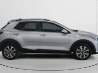 Usado Kia Stonic 101 CV (74 kW) 2024 Gris SUV