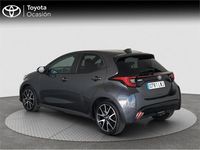 Usado Toyota Yaris Hybrid Style 116 CV (85 kW) 2022 Gris Monovolumen
