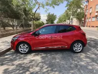 Usado Renault Clio V Intens 90 CV (66 kW) 2022 Rojo Berlina