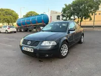 Usado VW Passat Advance 130 CV (95 kW) 2003 Gris / plata Familiar