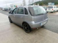Usado Opel Corsa Essentia 69 CV (50 kW) 2005 Plateado Utilitario