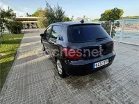 Usado Peugeot 307 90 CV (66 kW) 2002 Violeta / lila Berlina