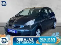 Usado Toyota Aygo 68 CV (50 kW) 2010 Gris Utilitario