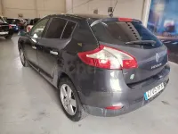Usado Renault Mégane Dynamique 130 CV (95 kW) 2011 Gris / plata Berlina
