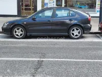 Usado Seat Leon Sport 105 CV (77 kW) 2004 Negro Utilitario